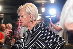 Вдова Караченцова потребовала для россиян пенсию в 100 тысяч