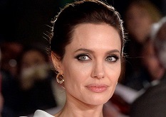 Анджелина Джоли попала в психушку